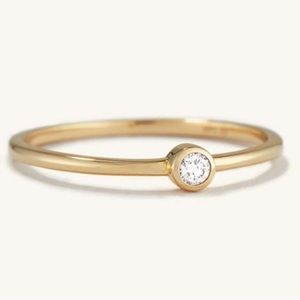 Mejuri Solo Diamond Ring Size 5